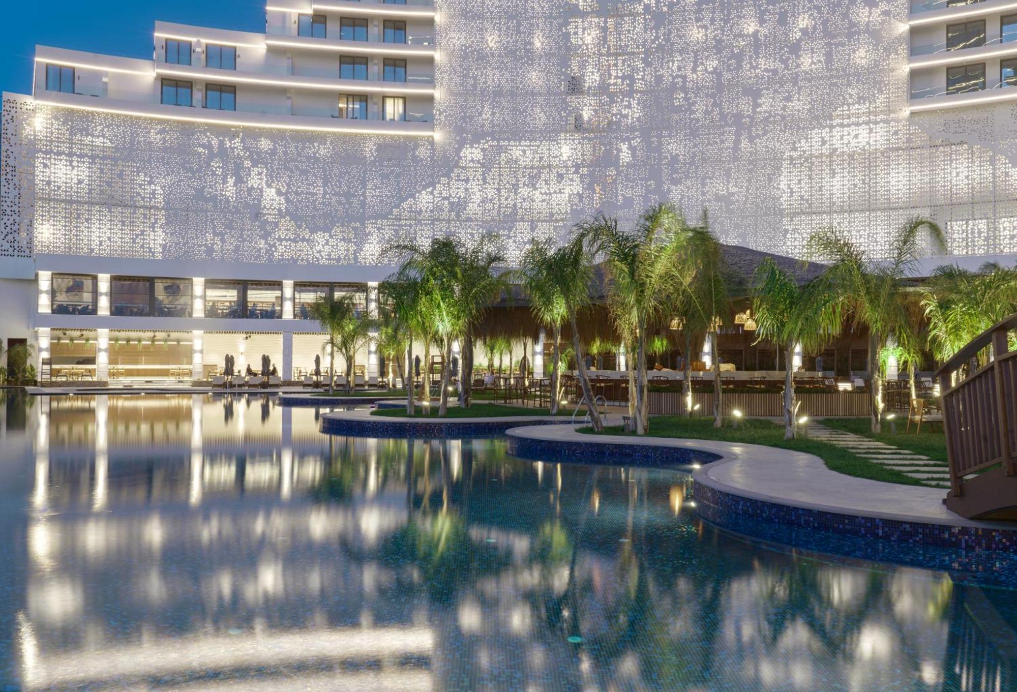 Grand Sapphire Resort & Casino Trikomo Exterior photo