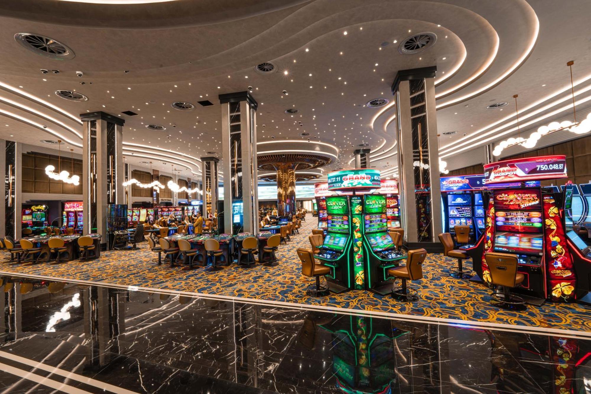 Grand Sapphire Resort & Casino Trikomo Exterior photo